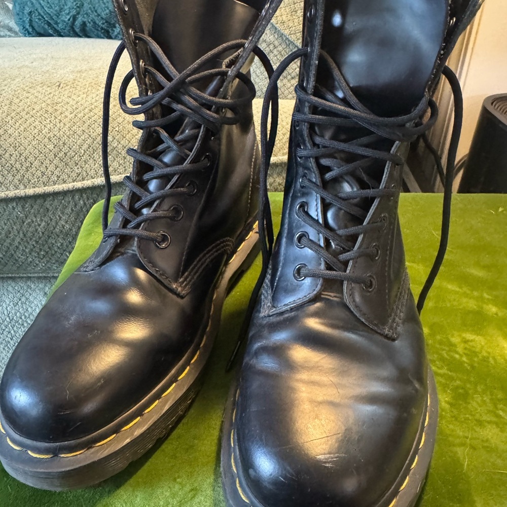 Dr. Martens Black Leather Combat Boots- unisex W8/ M6.5